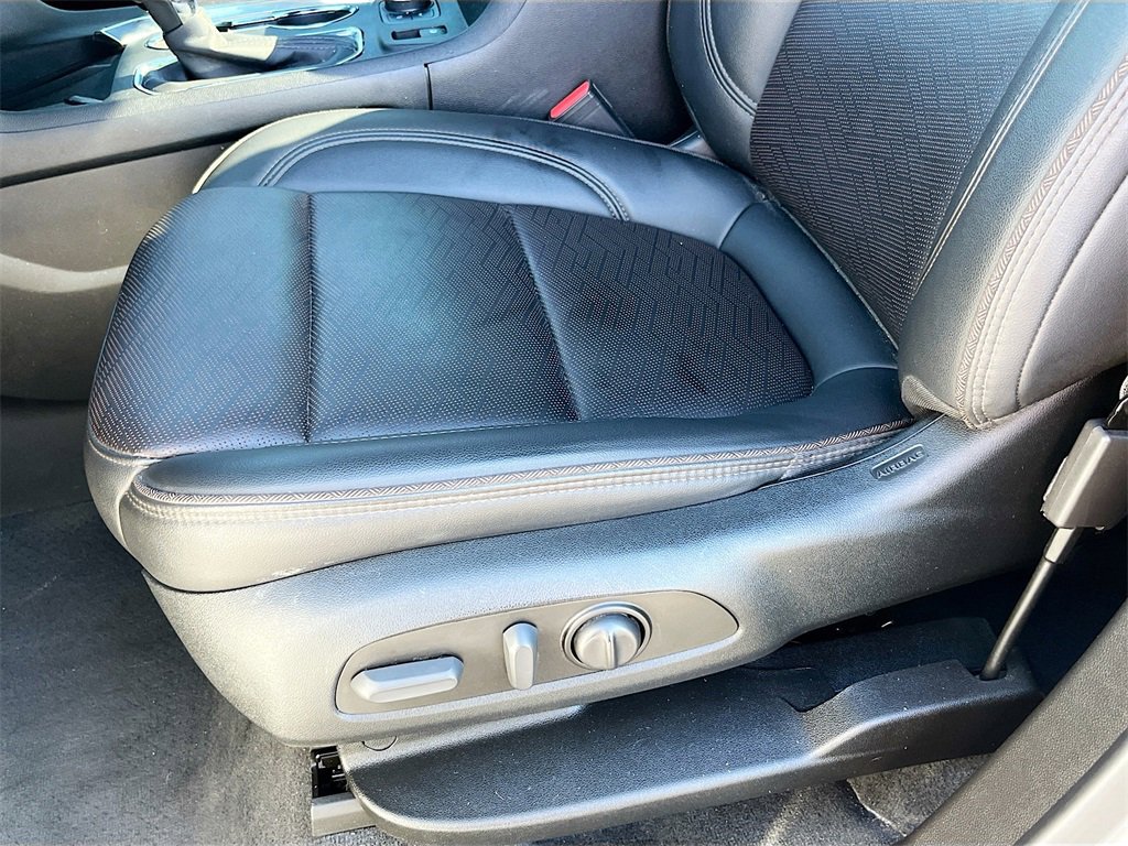 Used 2023 Chevrolet Traverse High Country image 20