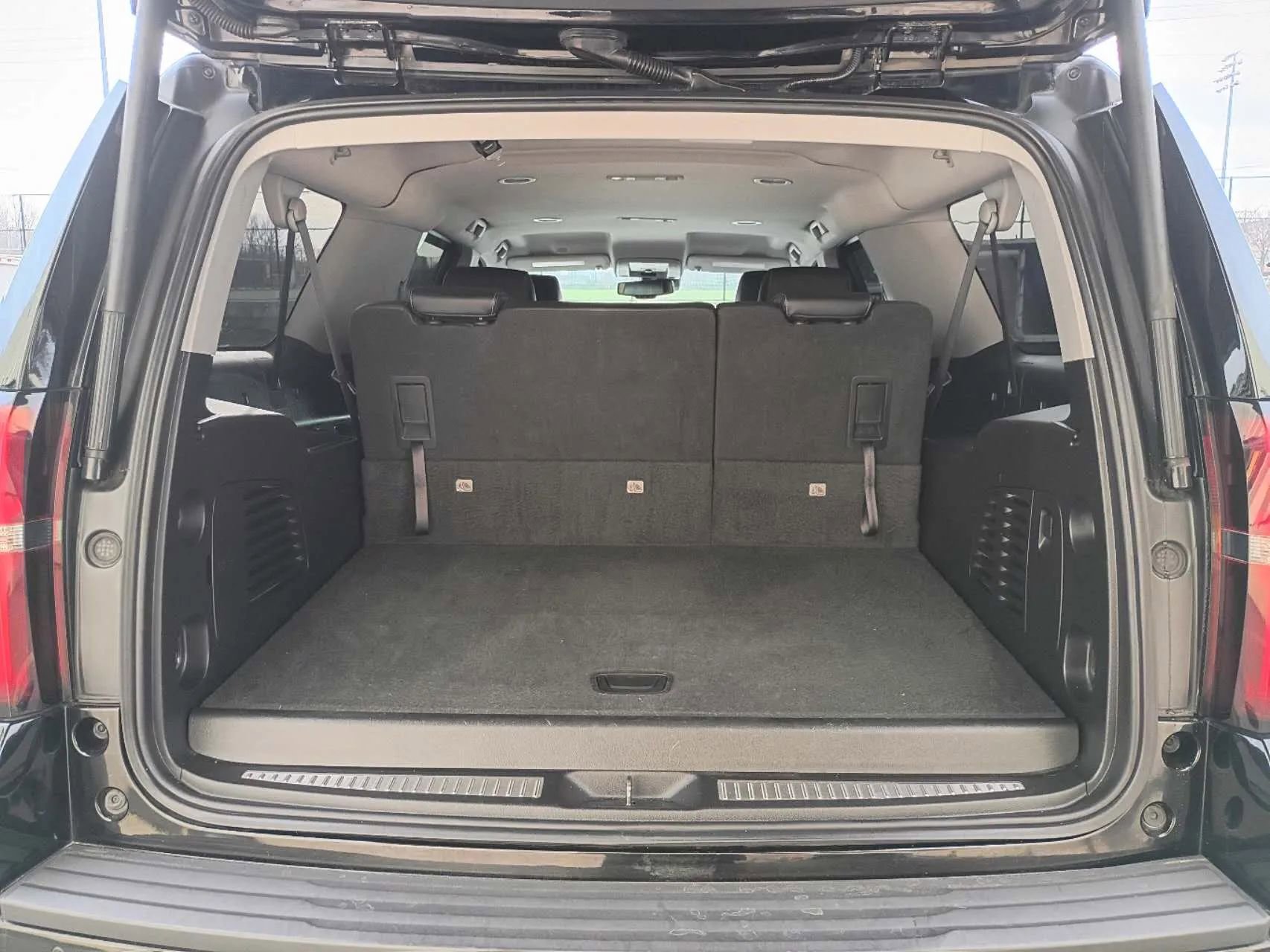 Used 2020 Chevrolet Suburban LT image 7