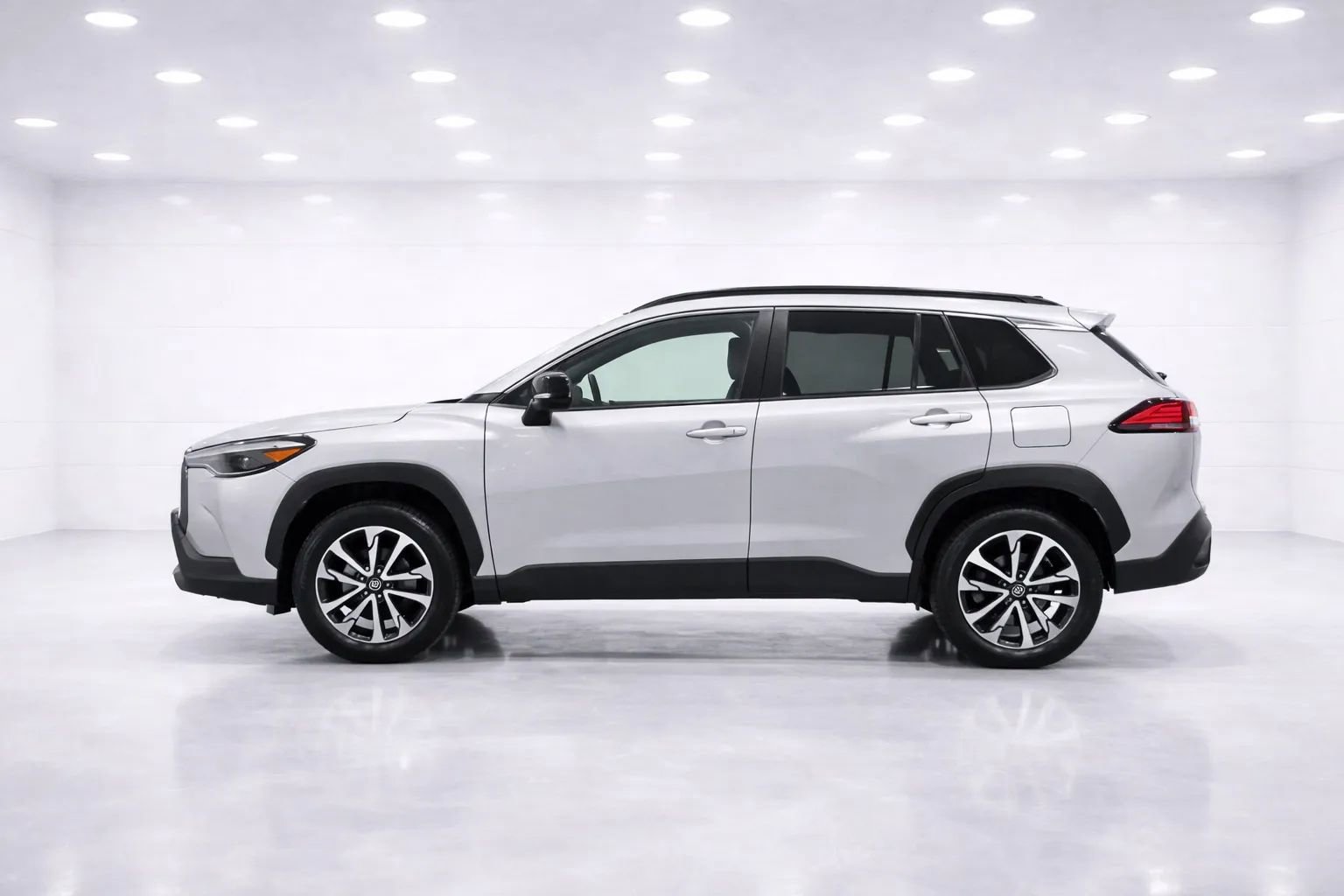 Used 2025 Toyota Corolla Cross XLE w/ Convenience Package image 2