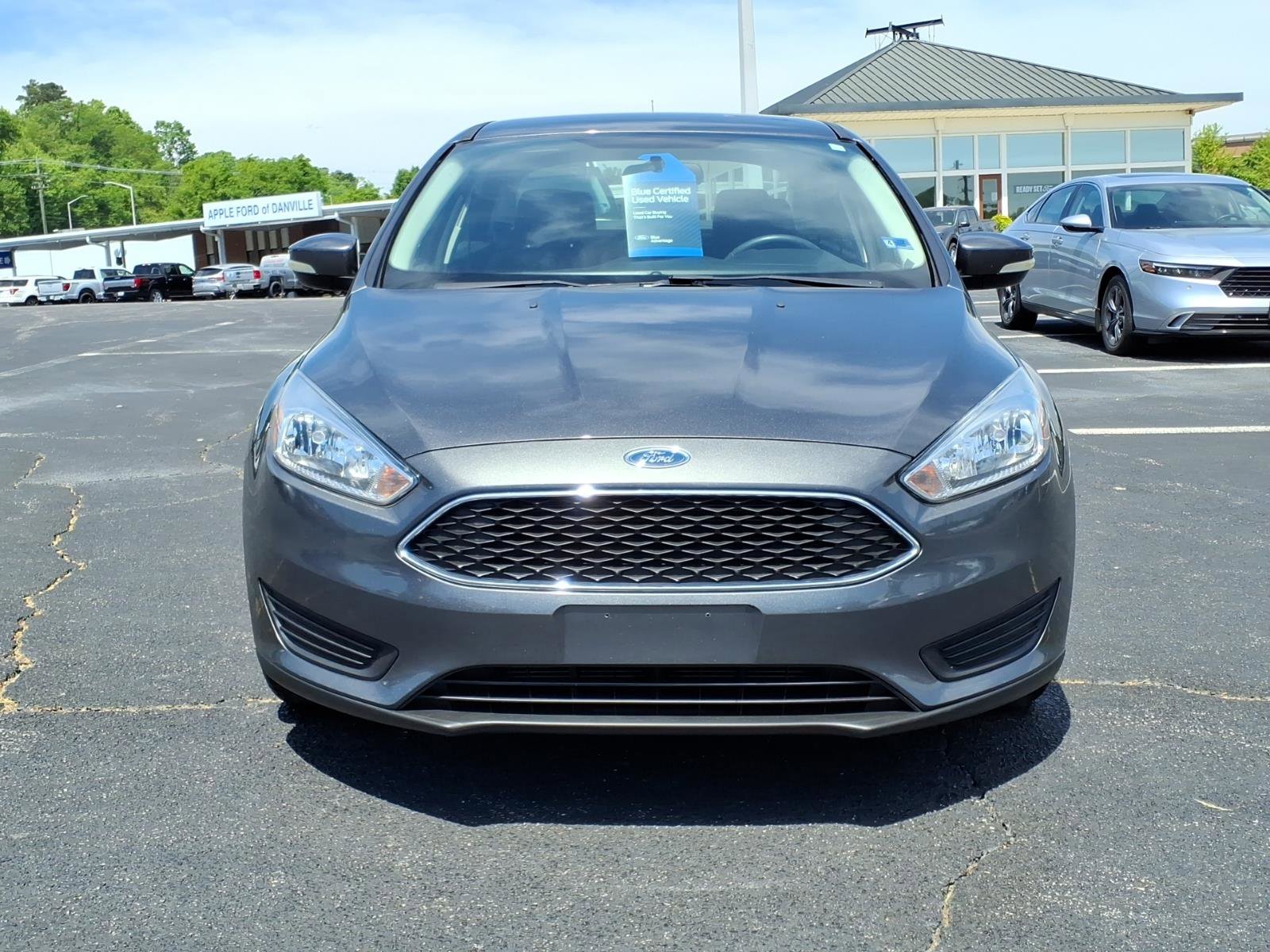 Used 2018 Ford Focus SE w/ Cold Weather Package FWD image 3