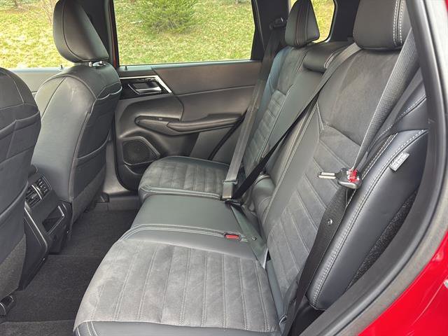 Used 2023 Mitsubishi Outlander SE Black Edition image 16