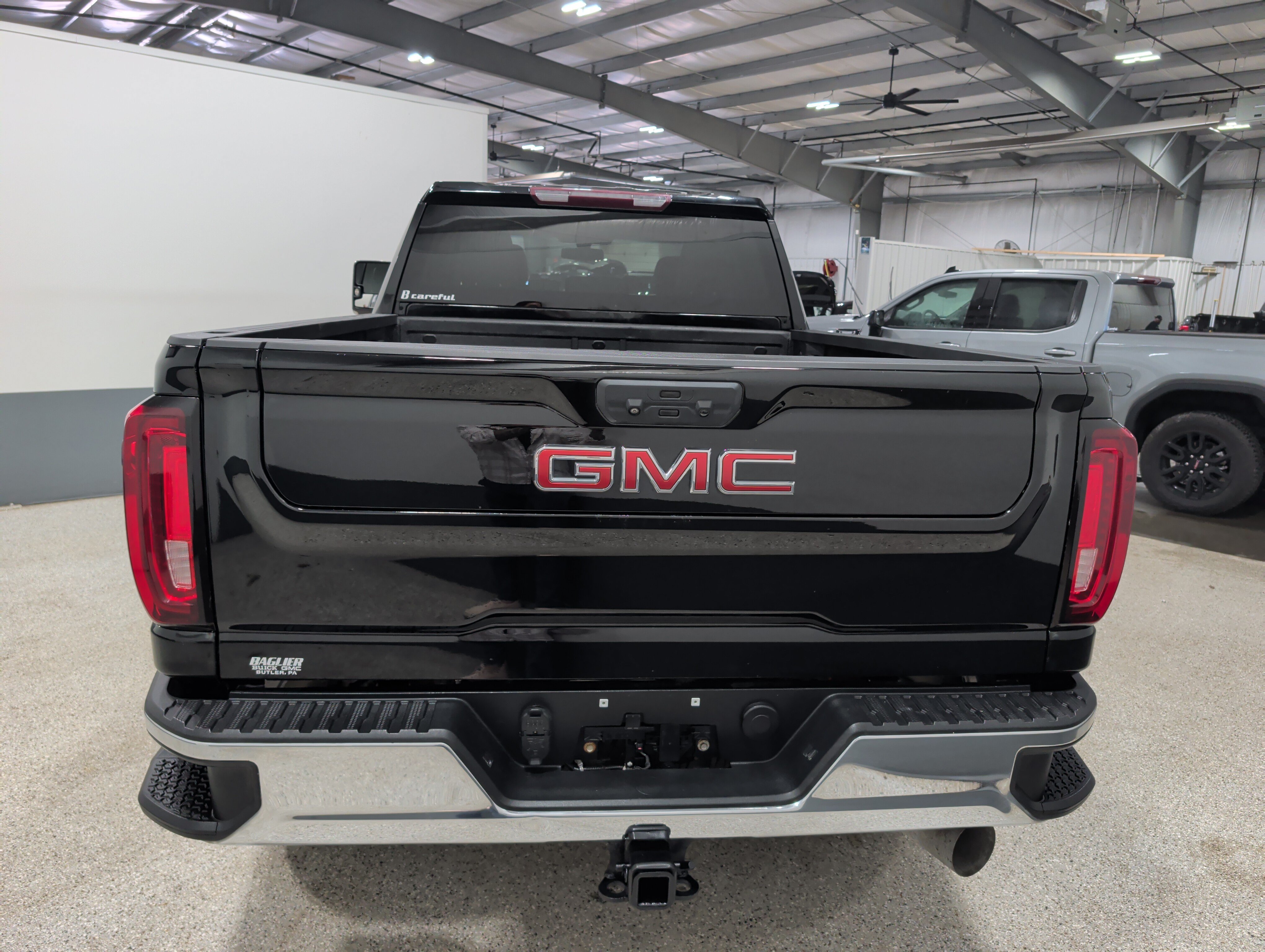 Used 2022 GMC Sierra 2500 SLT w/ X31 Off-Road Package AWD/4WD image 4