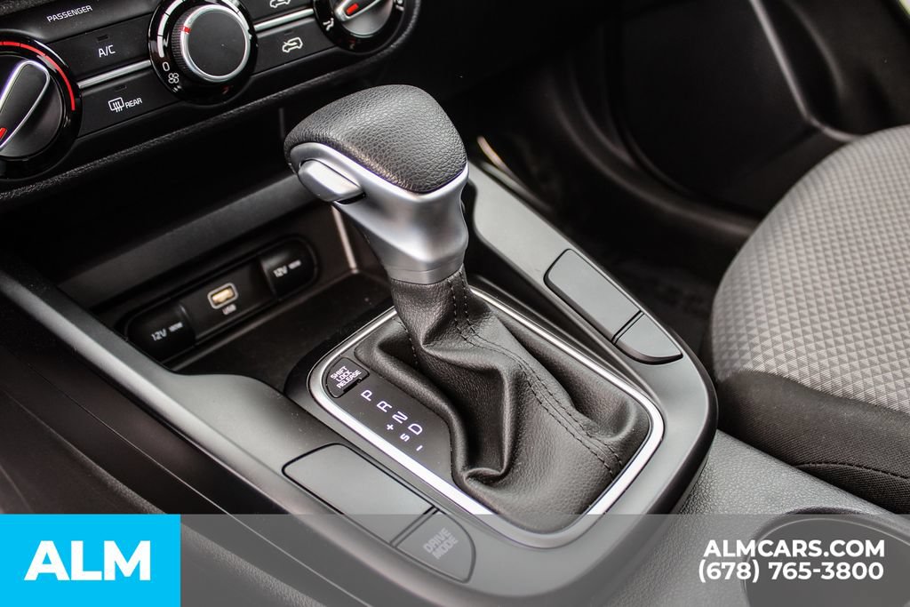 Used 2025 Kia Soul LX w/ LX Technology Package FWD image 35