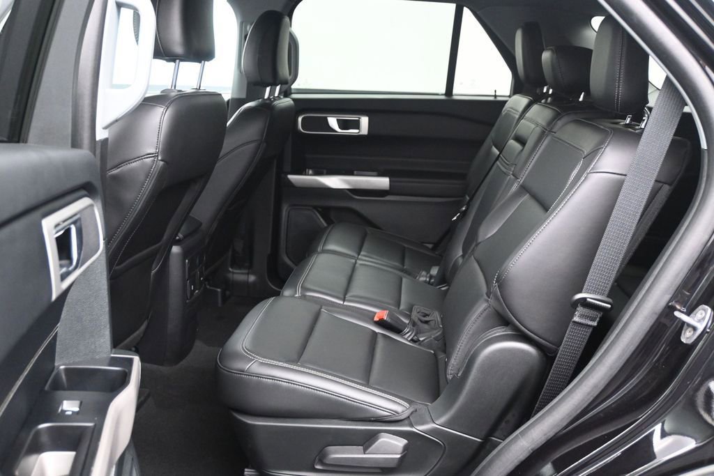 Used 2024 Ford Explorer XLT w/ Equipment Group 202A RWD image 14