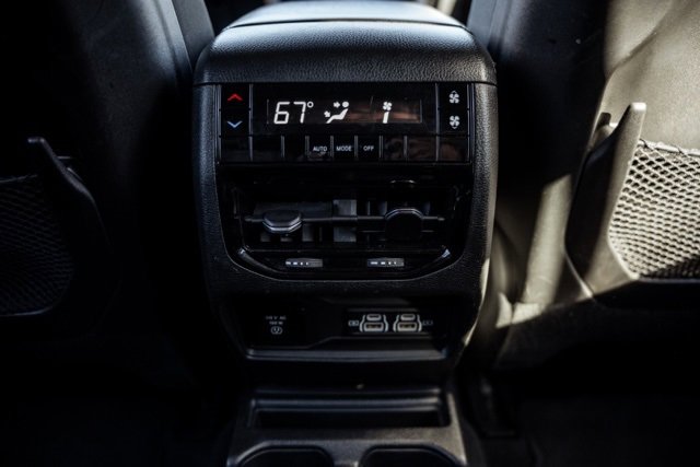 Used 2023 Jeep Grand Cherokee L Laredo image 31