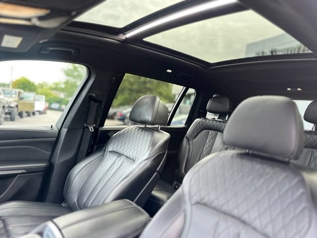 Used 2022 BMW X7 xDrive40i w/ M Sport Package AWD/4WD image 13