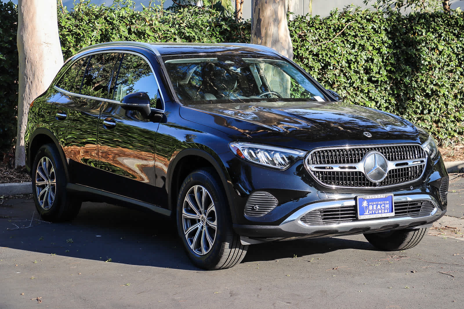 Used 2023 Mercedes-Benz GLC 300 4MATIC image 3