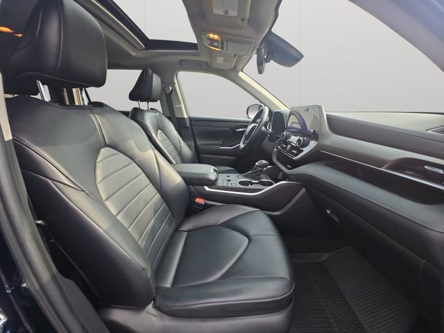 Used 2023 Toyota Highlander XLE FWD image 15