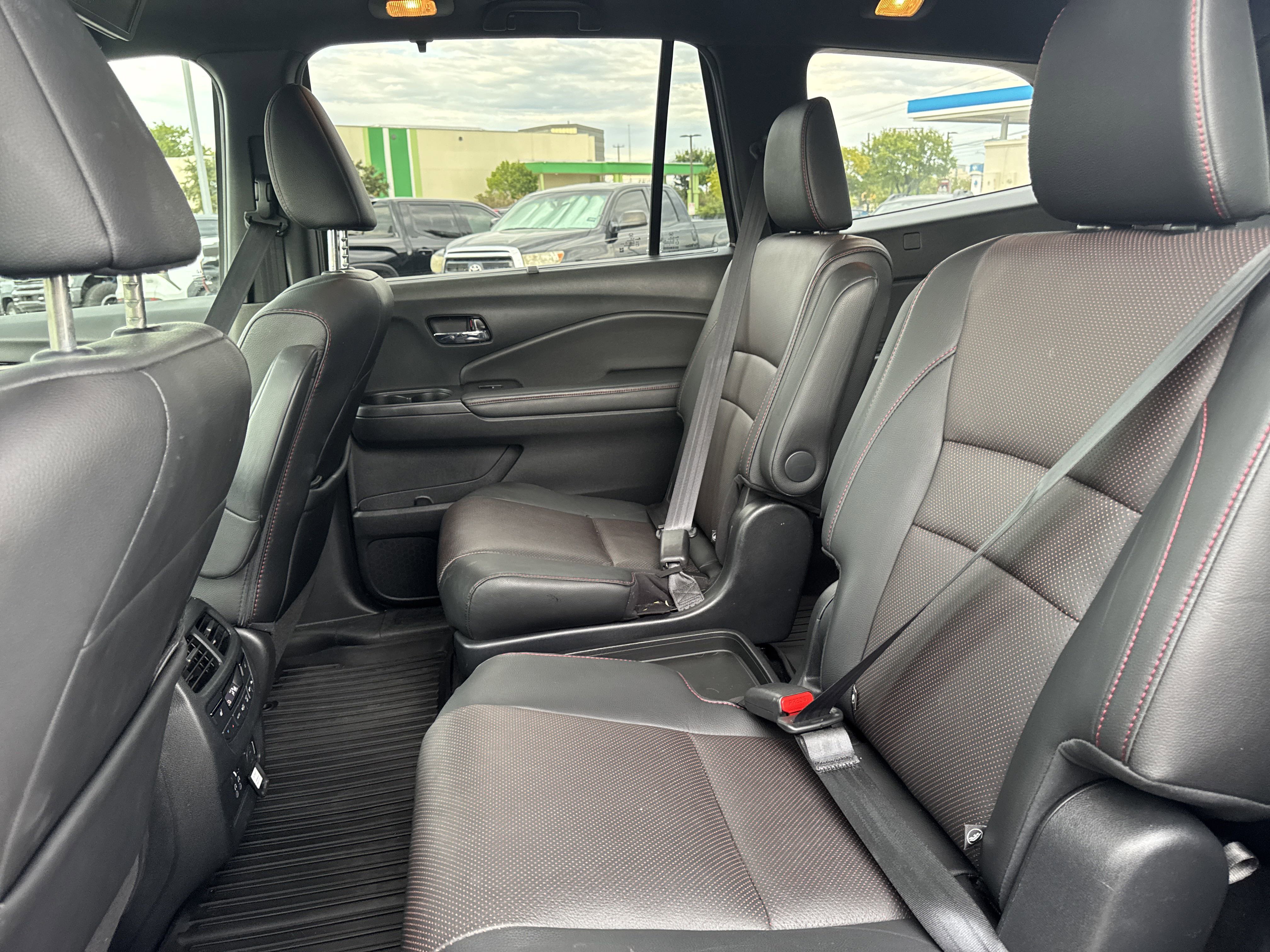Used 2022 Honda Pilot Black Edition image 28