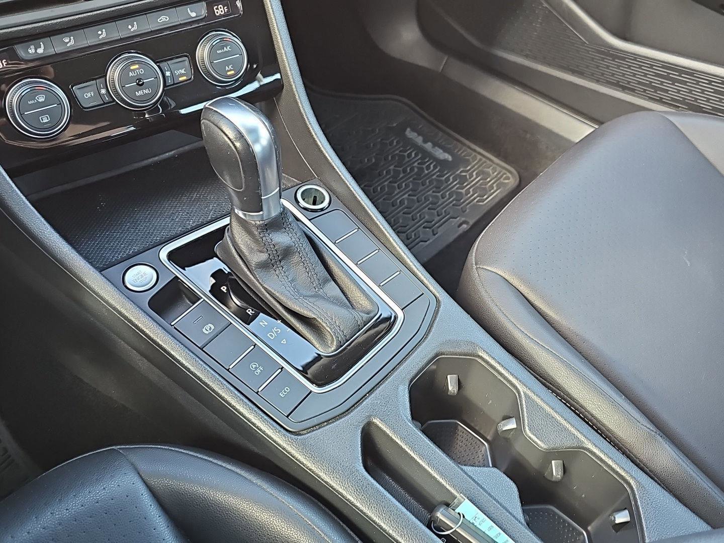 Used 2019 Volkswagen Jetta SE w/ Cold Weather Package image 11