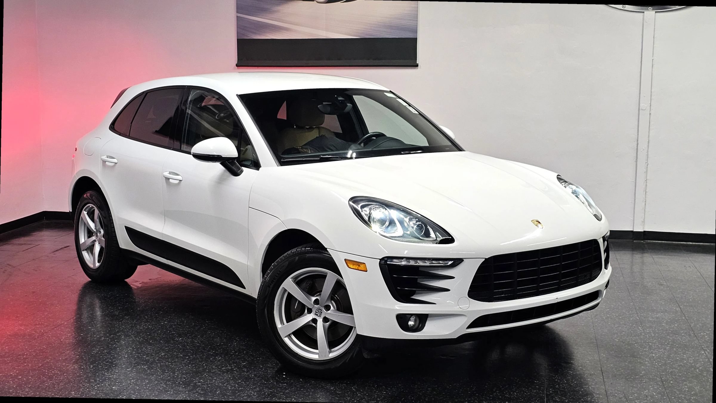 Used 2018 Porsche Macan Sport Edition AWD/4WD image 2