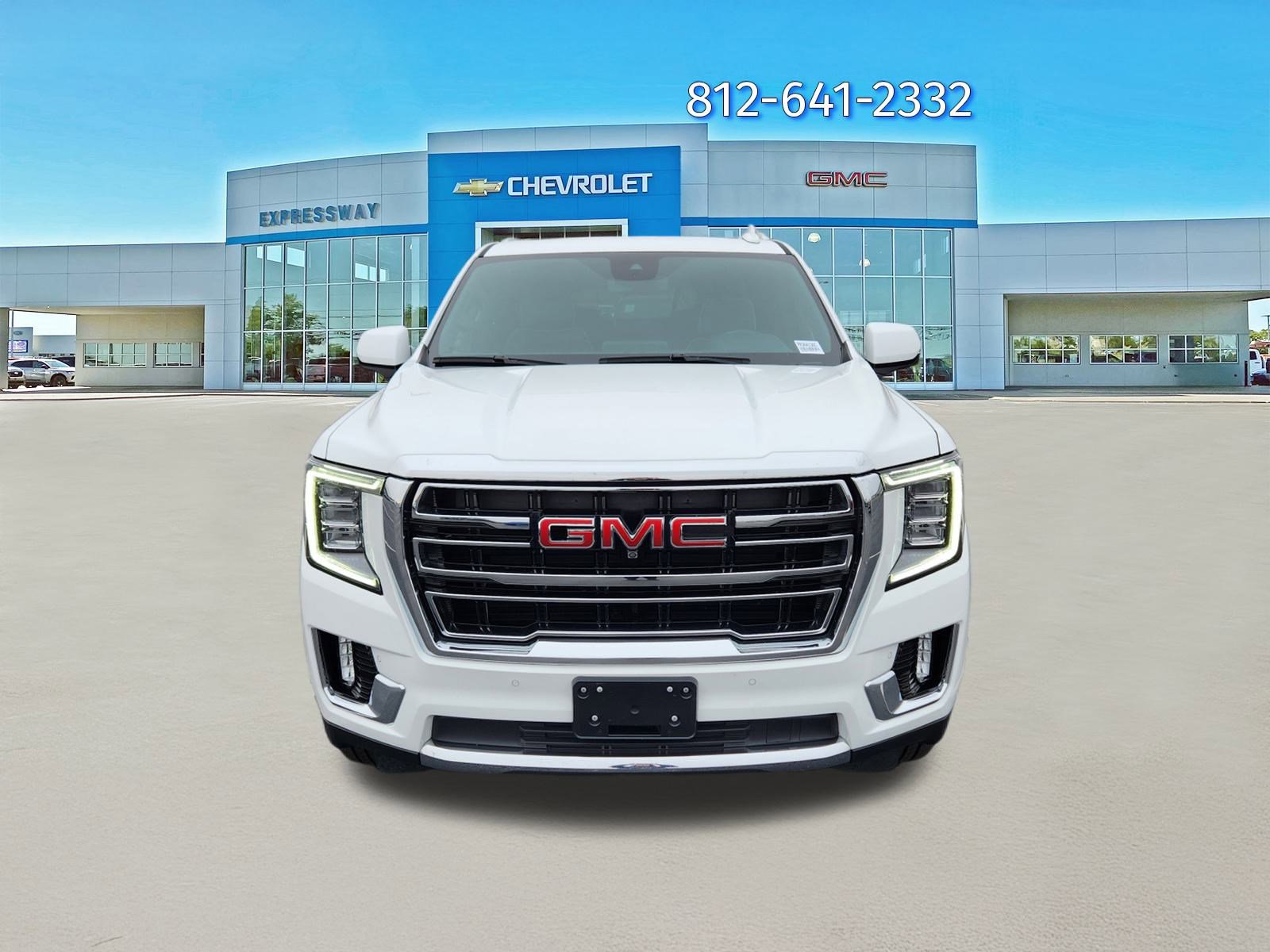Used 2023 GMC Yukon XL SLT w/ SLT Luxury Package image 2