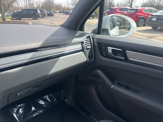 Used 2023 Porsche Cayenne Platinum Edition image 31