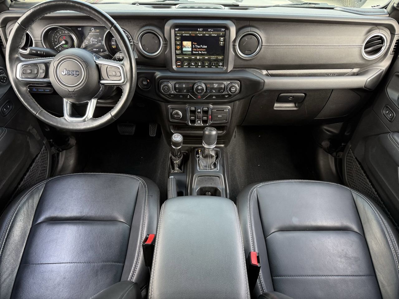 Used 2022 Jeep Wrangler Unlimited Sahara w/ Cold Weather Group image 10