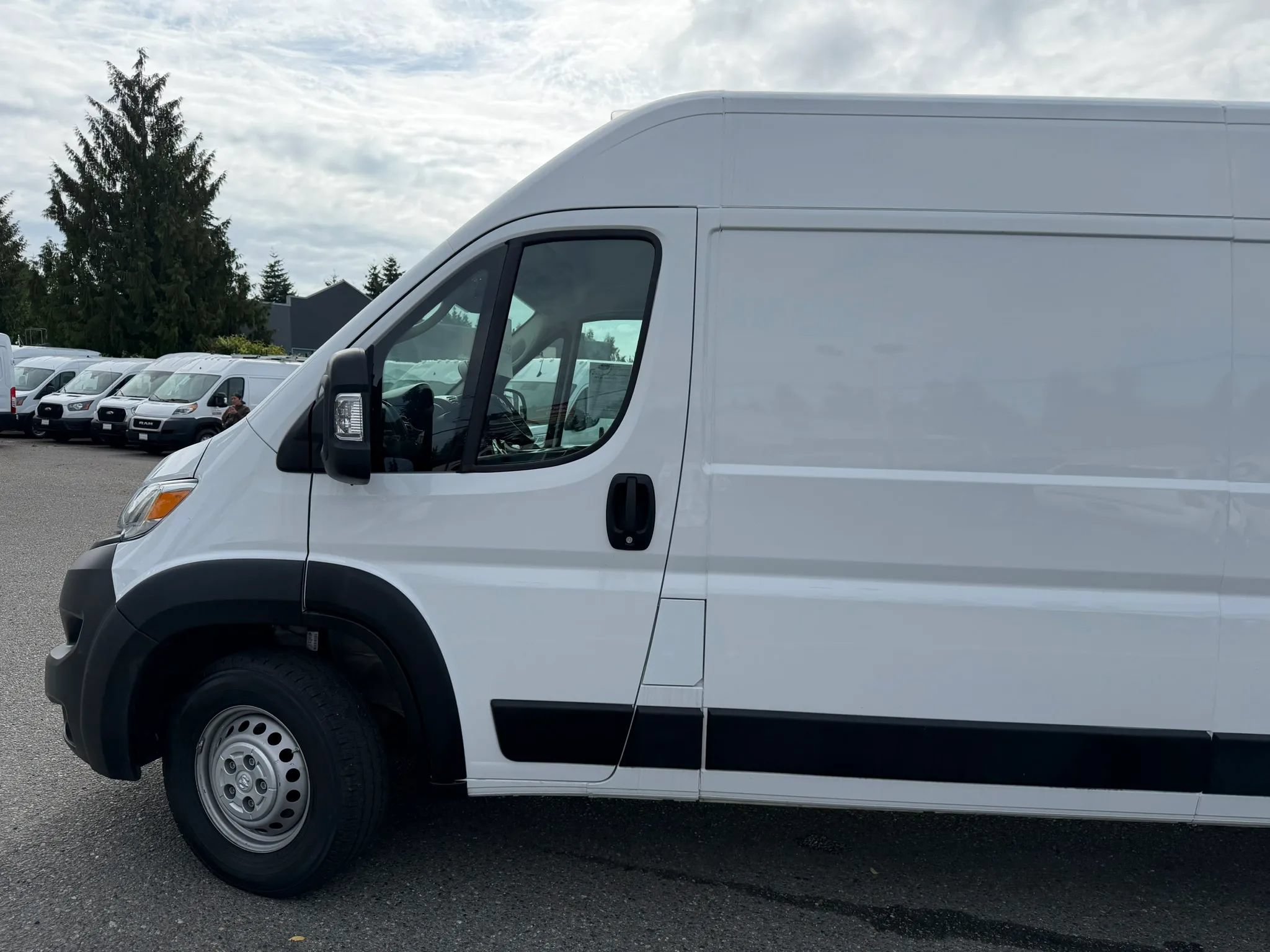 Used 2025 RAM ProMaster 2500 w/ Convenience Group FWD image 10