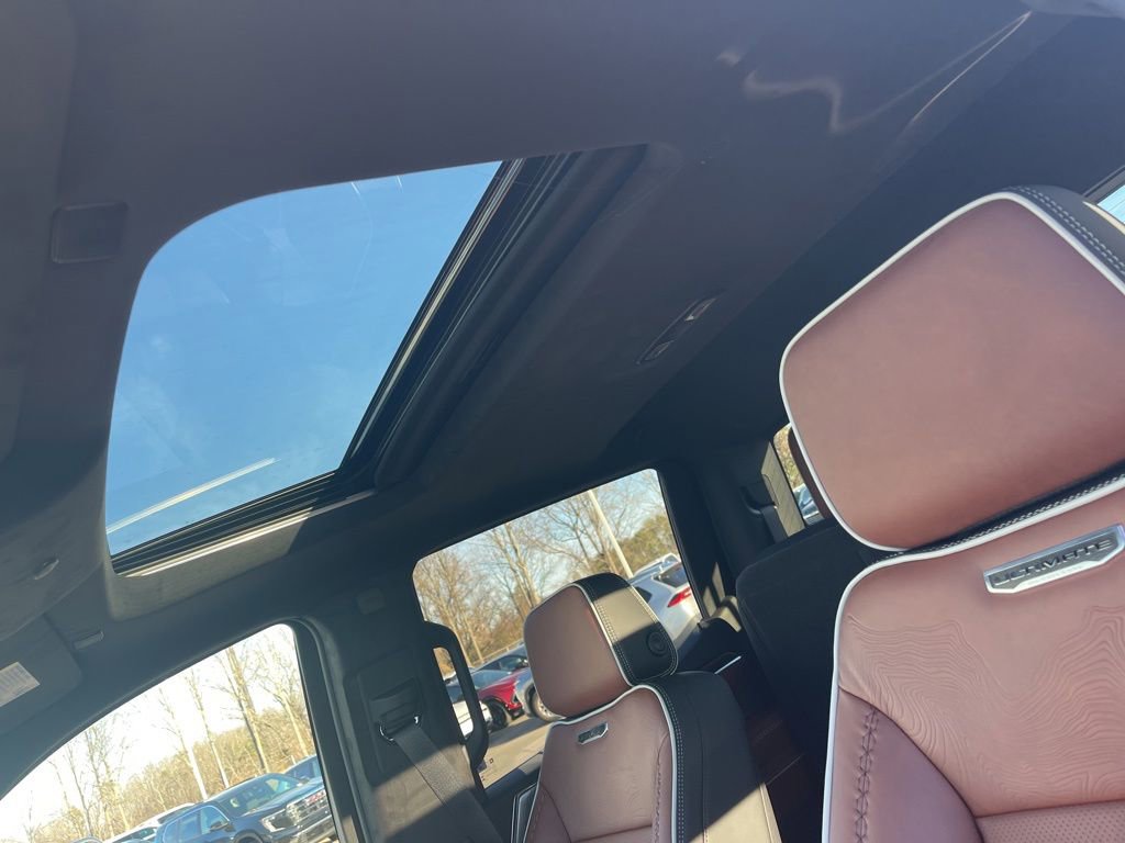 New 2026 GMC Sierra 1500 Denali Ultimate w/ LPO, Black Badging Package image 12