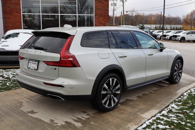 Used 2021 Volvo V60 T5 Cross Country w/ Climate Package image 33