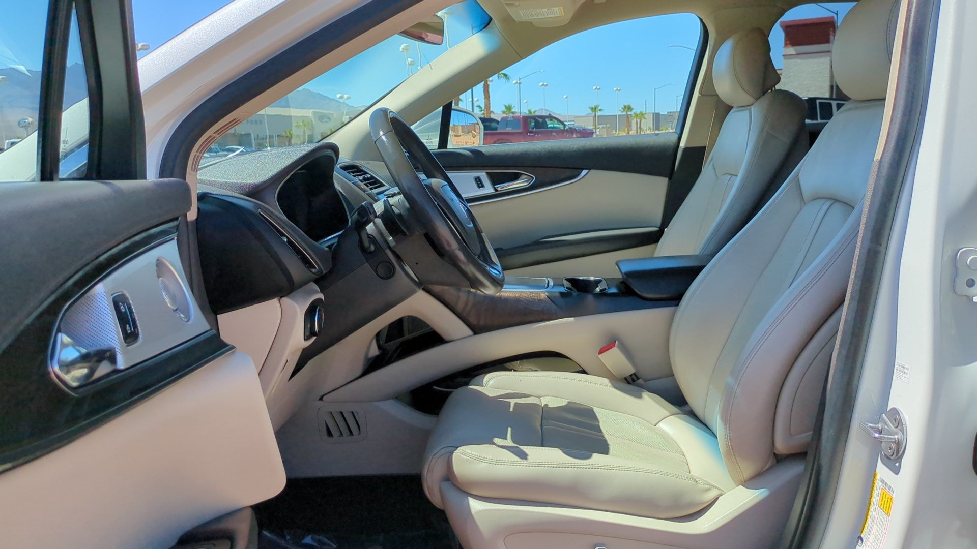 Used 2020 Lincoln Nautilus Reserve w/ Equipment Group 202A AWD/4WD image 14
