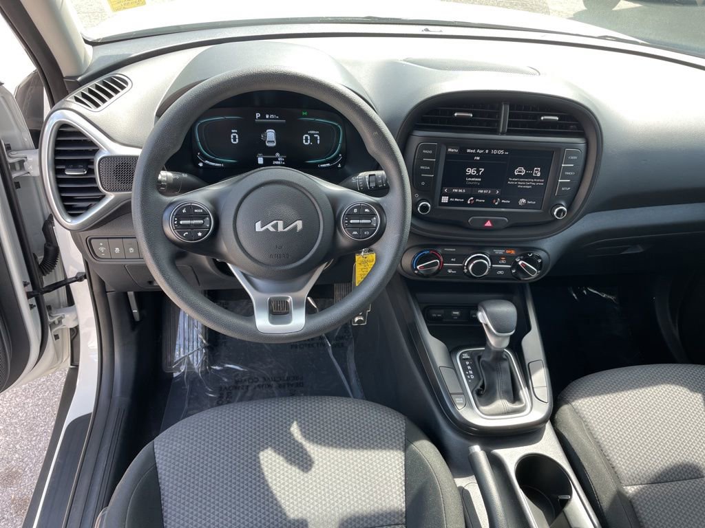 Used 2025 Kia Soul LX w/ LX Technology Package image 24