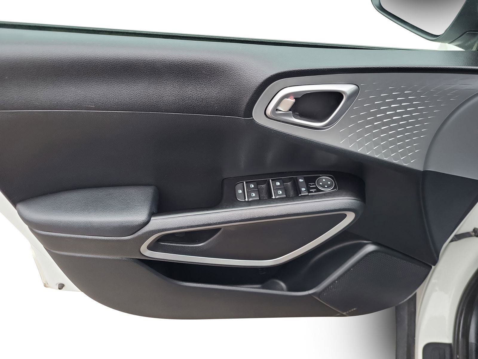 Used 2022 Kia Soul LX w/ Technology Package image 9