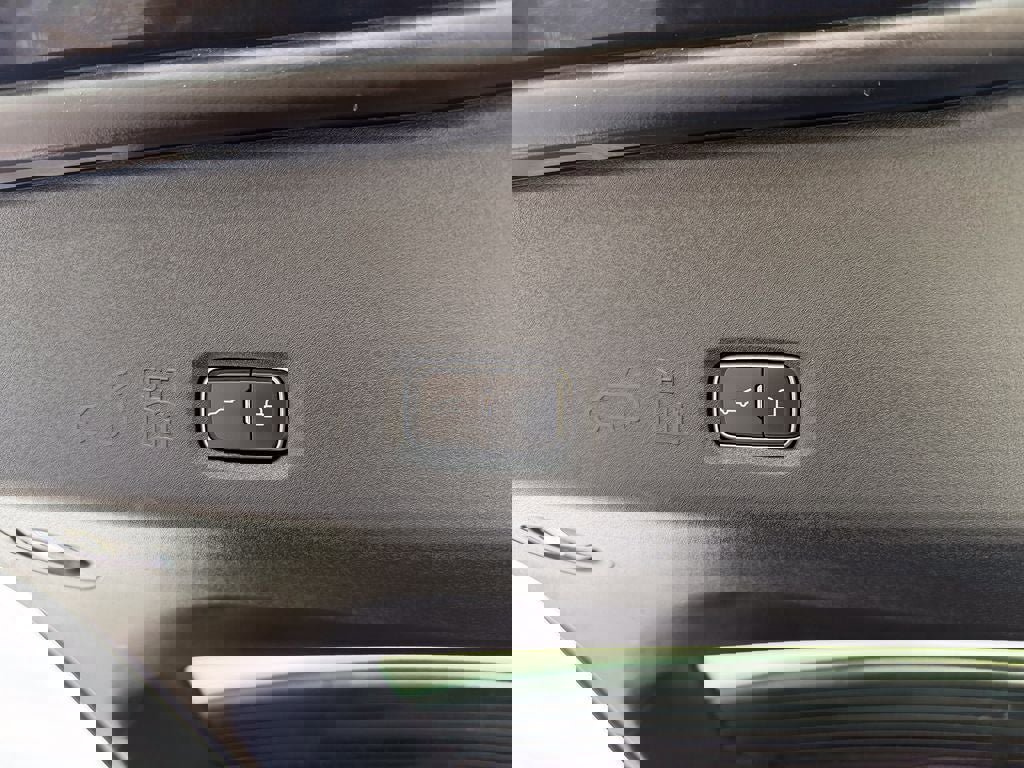 Certified 2025 Ford Expedition Active AWD/4WD image 17