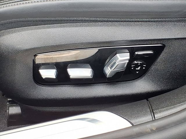 Used 2021 BMW 740i xDrive w/ Premium Package AWD/4WD image 13