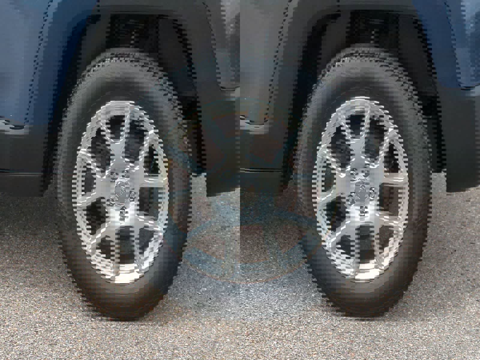 Used 2020 Jeep Renegade Latitude w/ Cold Weather Group AWD/4WD image 14