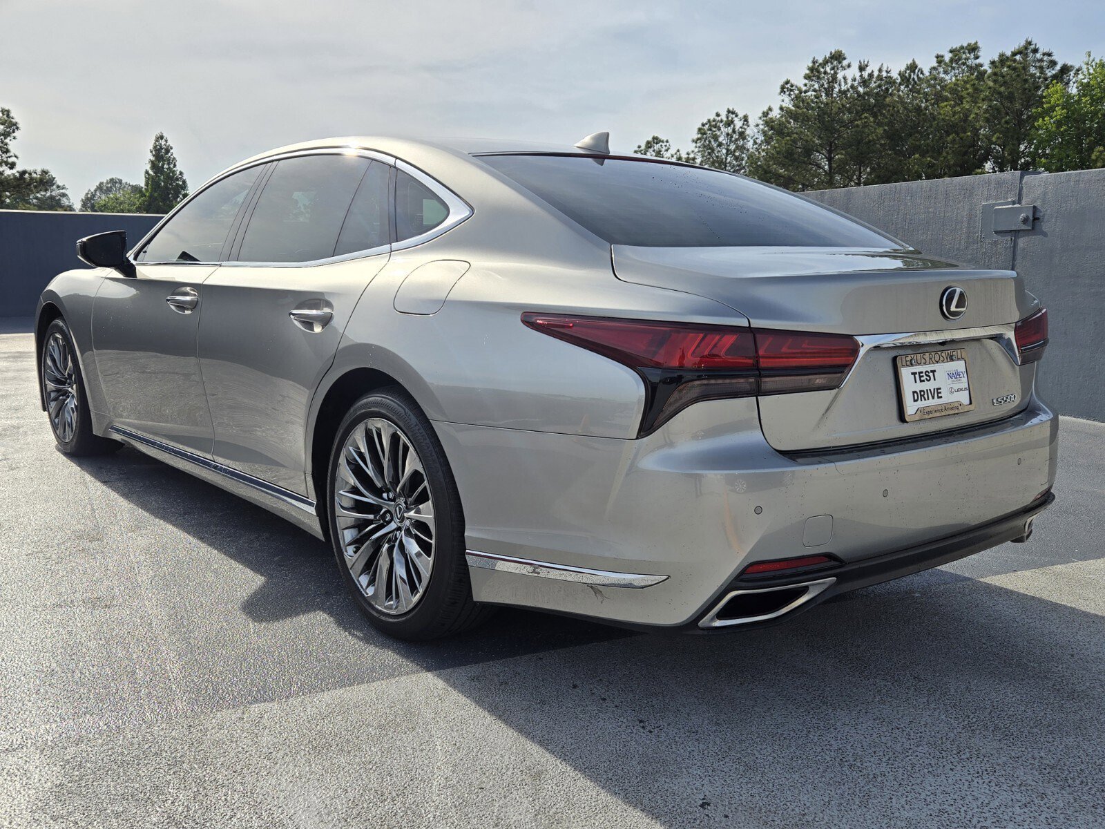 Certified 2023 Lexus LS 500 w/ Accessory Package (Z2) RWD image 6