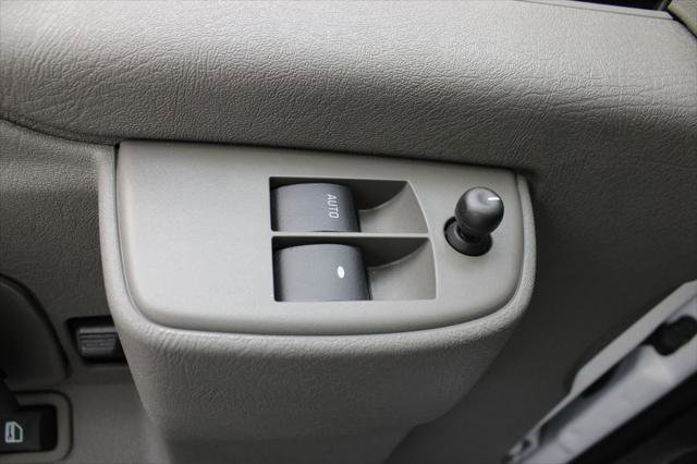 Used 2025 Chevrolet Express 3500 LT w/ LT Preferred Equipment Group RWD image 16