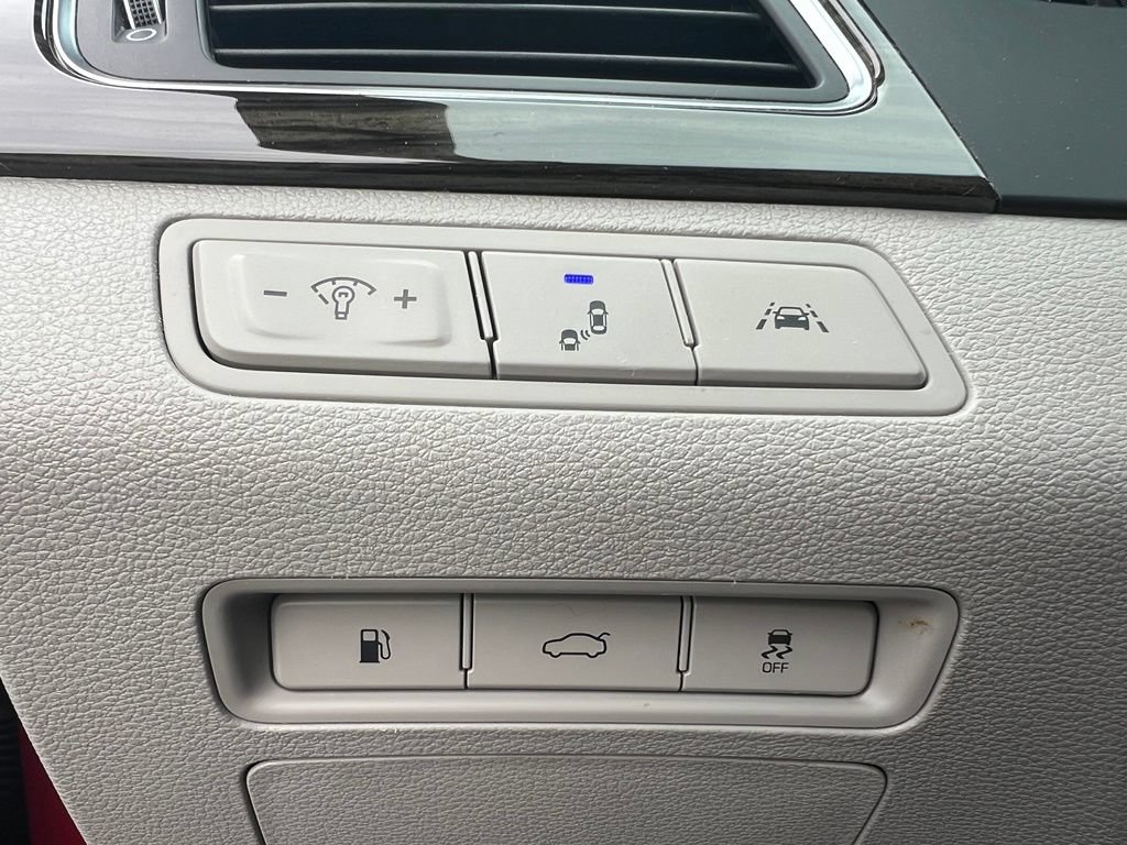 Used 2016 Hyundai Sonata Limited w/ Option Group 02 FWD image 23
