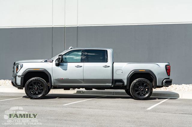 Used 2024 GMC Sierra 2500 AT4 w/ AT4 Preferred Package AWD/4WD image 4