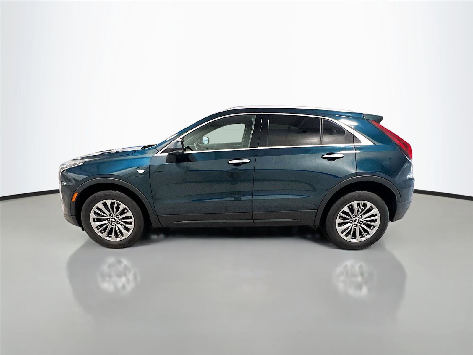 Used 2025 Cadillac XT4 Premium Luxury image 4