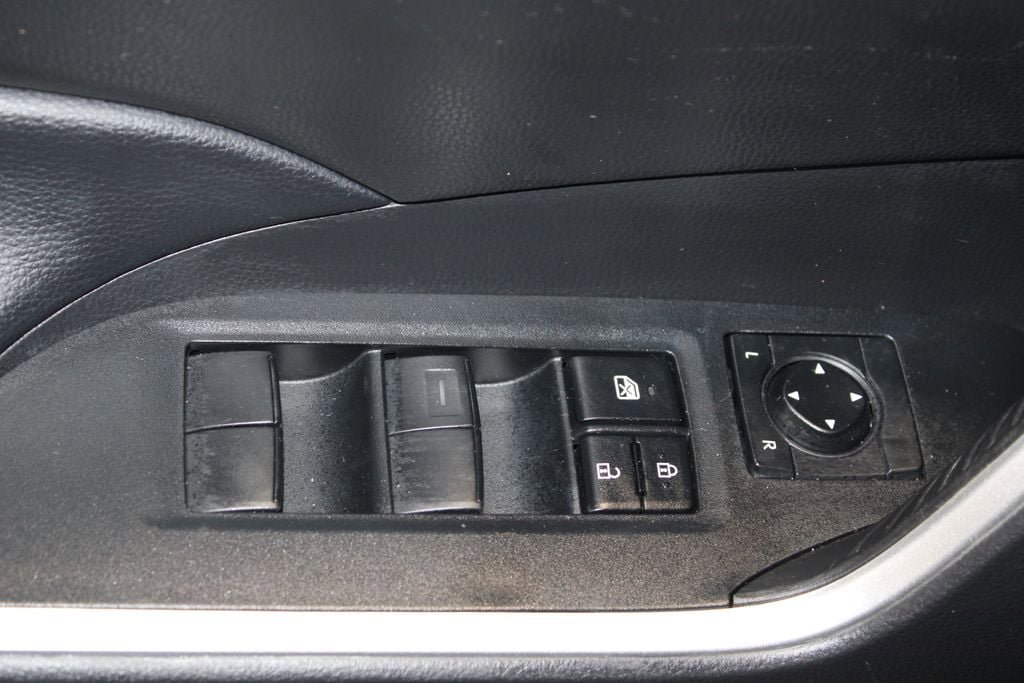 Used 2023 Toyota RAV4 LE AWD/4WD image 9