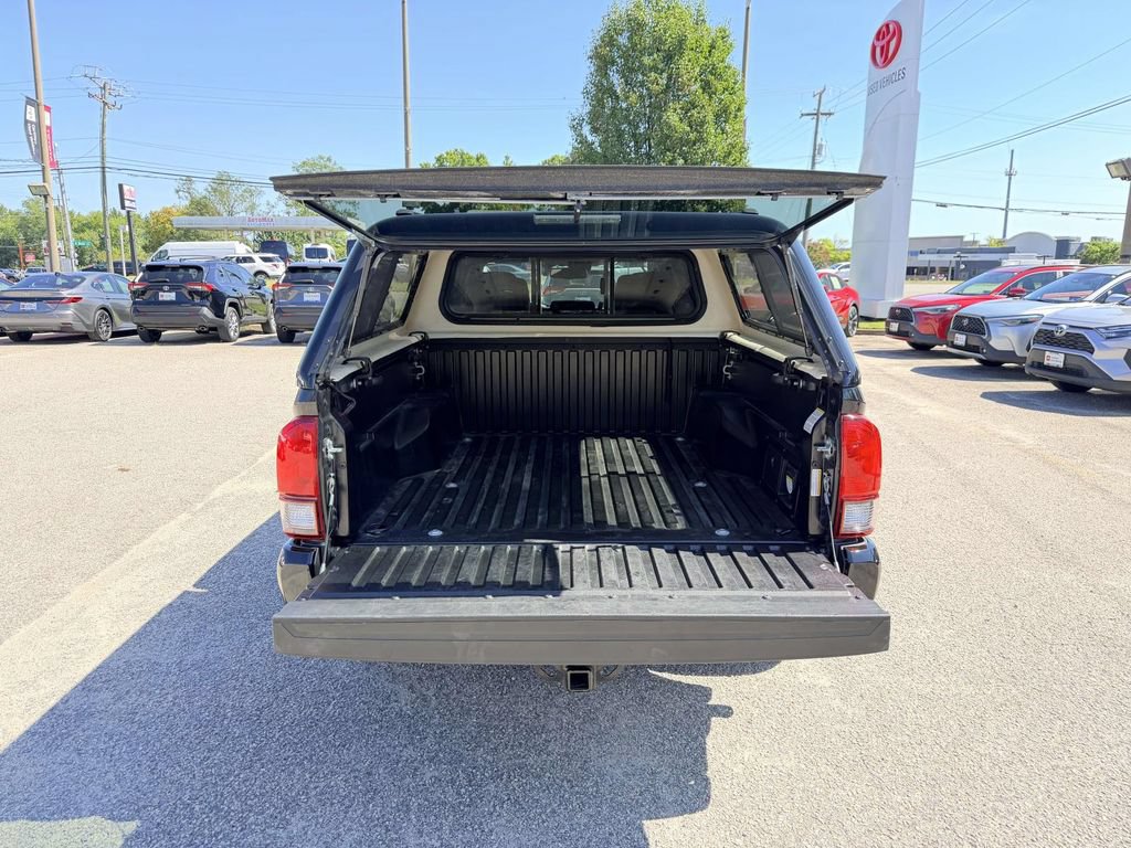 Certified 2022 Toyota Tacoma TRD Off-Road AWD/4WD image 15