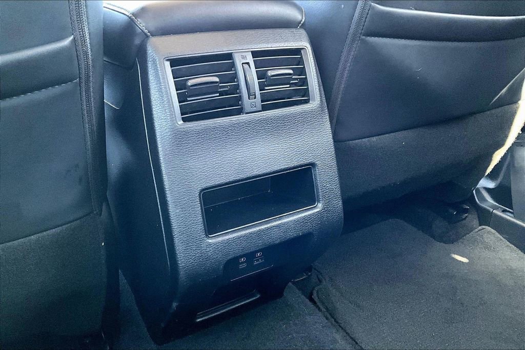 Used 2024 Mitsubishi Outlander SE image 11