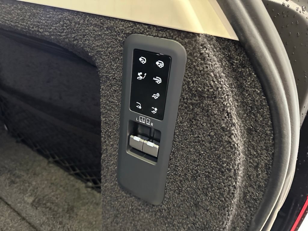 New 2025 Land Rover Range Rover Autobiography AWD/4WD image 12