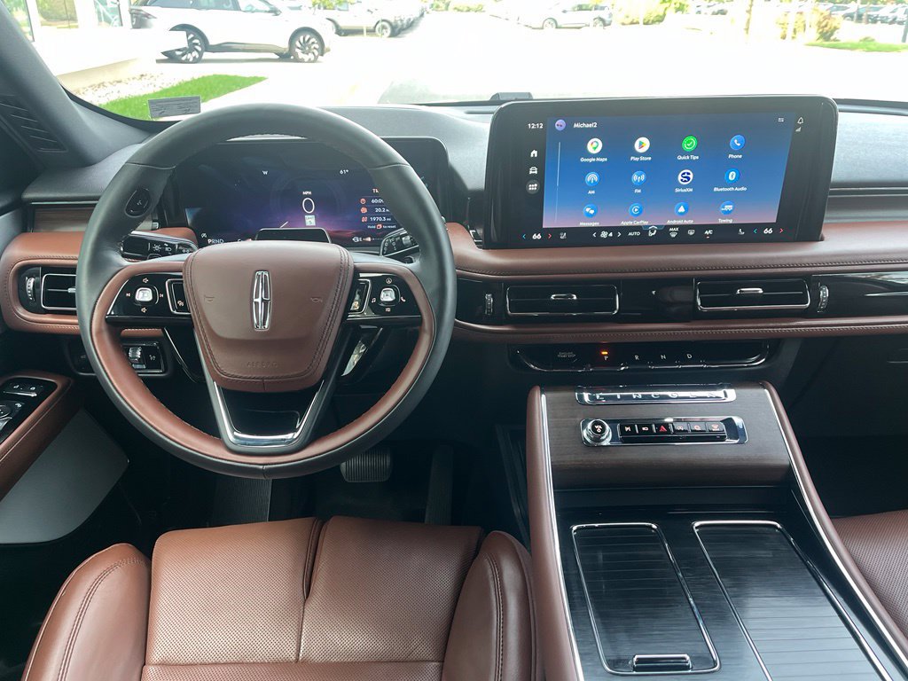 Used 2025 Lincoln Aviator Reserve w/ Equipment Group 201A AWD/4WD image 17
