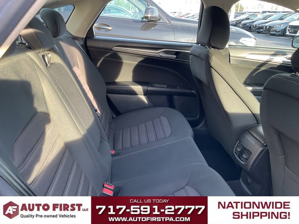 Used 2020 Ford Fusion SE FWD image 16