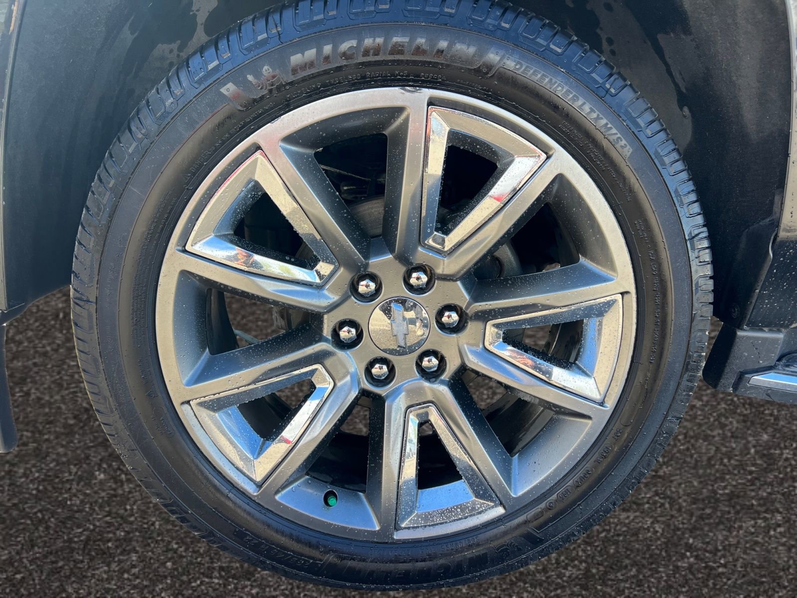 Used 2020 Chevrolet Suburban Premier image 14