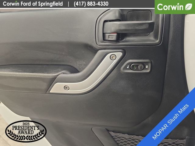 Used 2017 Jeep Wrangler Rubicon AWD/4WD image 27