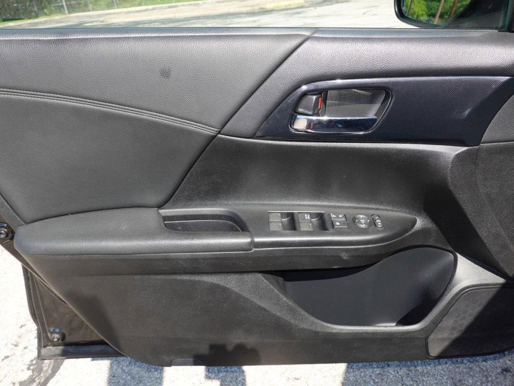 Used 2013 Honda Accord Sport image 18