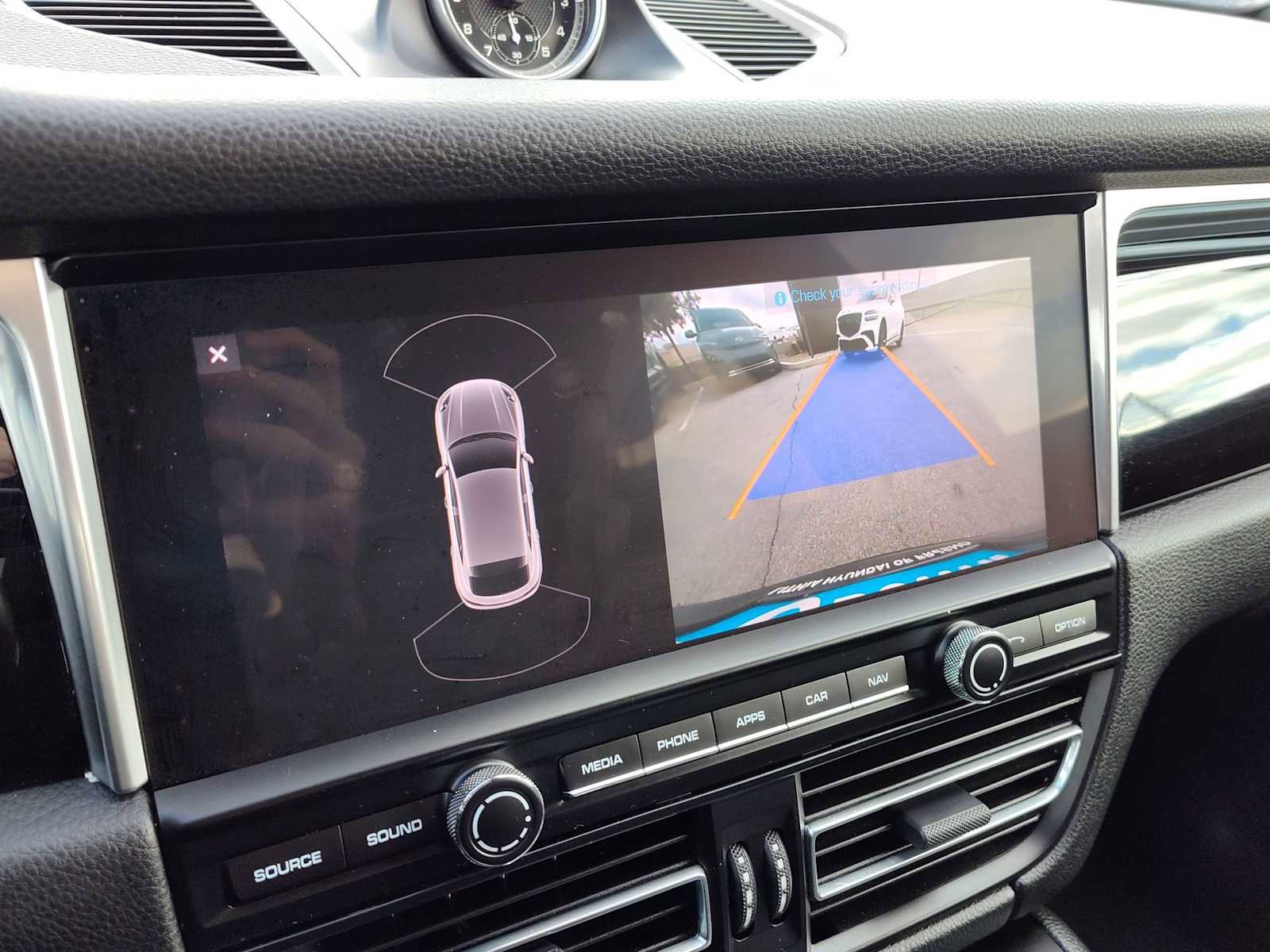 Used 2020 Porsche Macan image 10