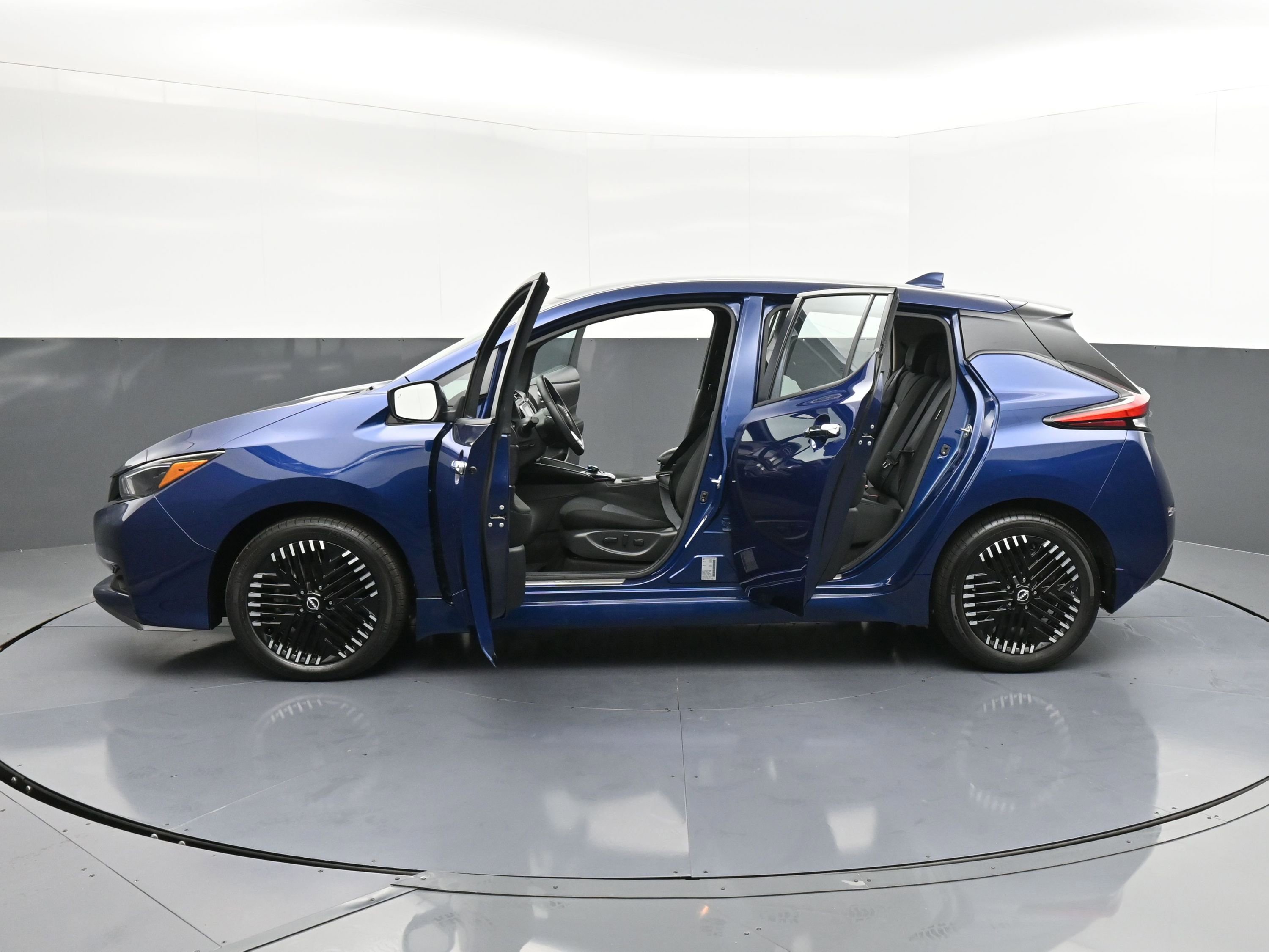 Used 2024 Nissan Leaf SV Plus image 39