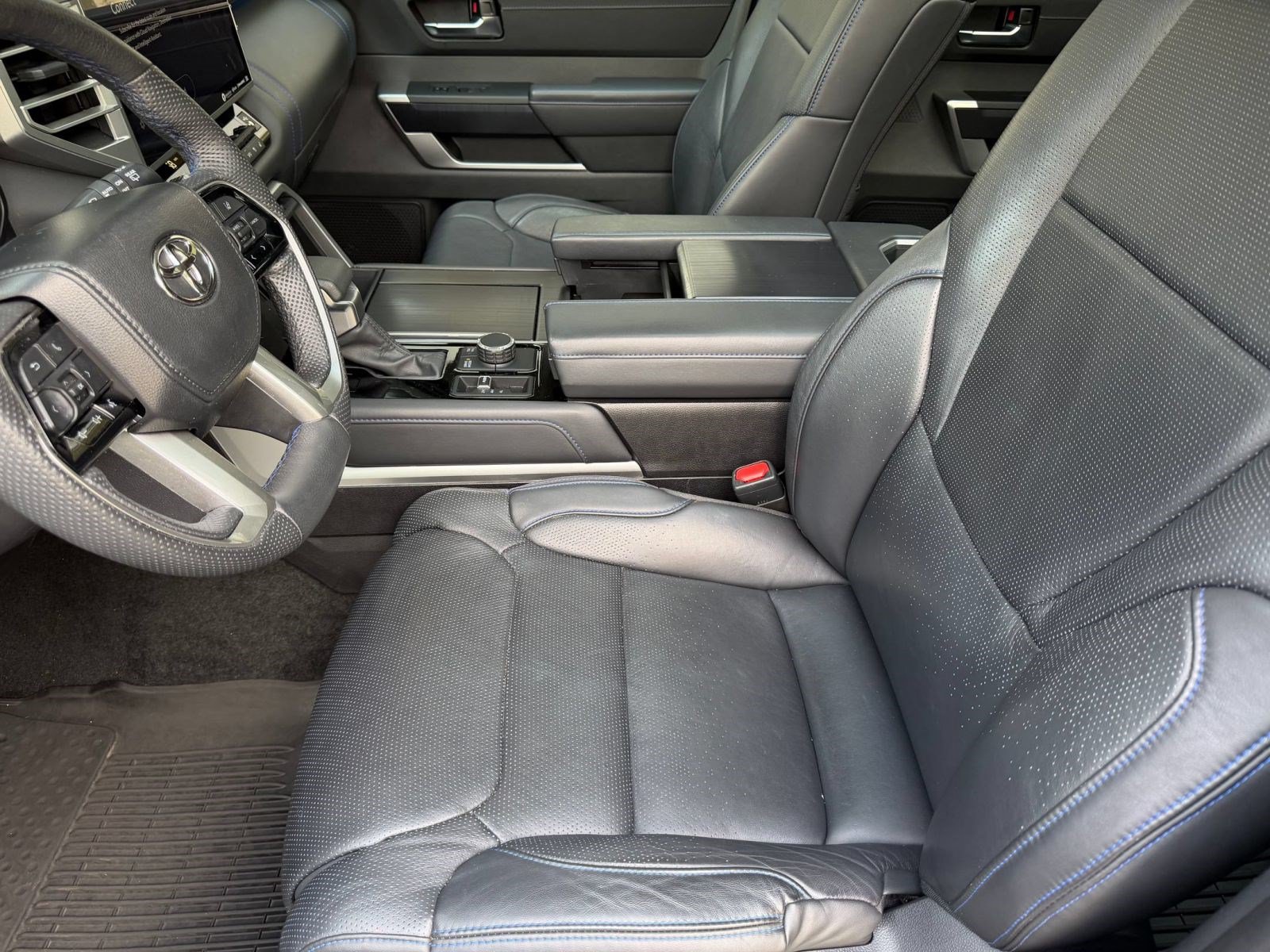Used 2024 Toyota Sequoia Platinum AWD/4WD image 5