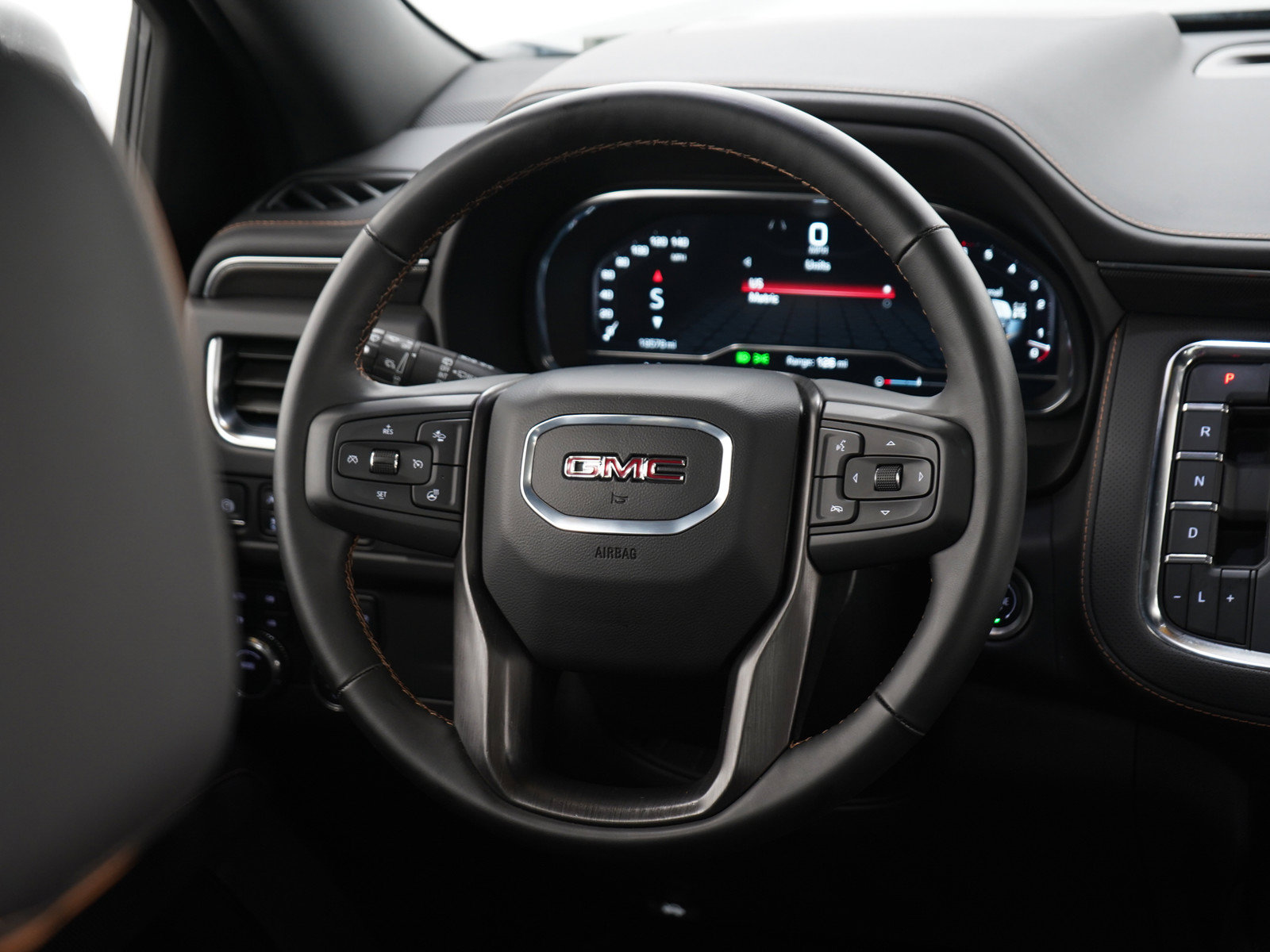 Used 2024 GMC Yukon XL AT4 w/ AT4 Premium Package AWD/4WD image 18