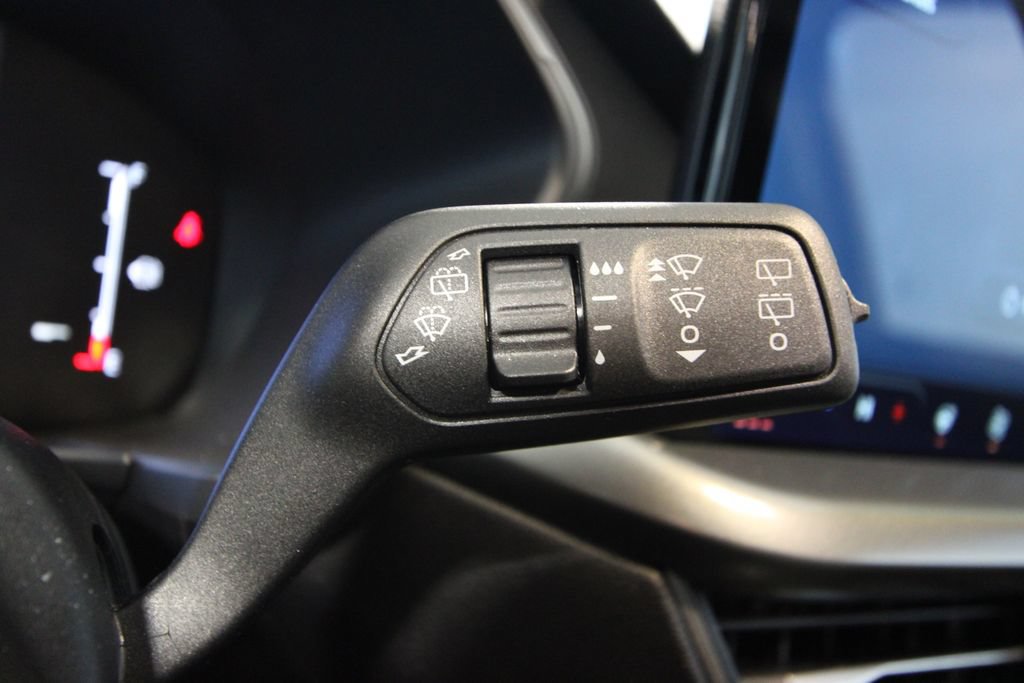 Used 2025 Ford Escape SE w/ Class II Trailer Tow Package FWD image 13