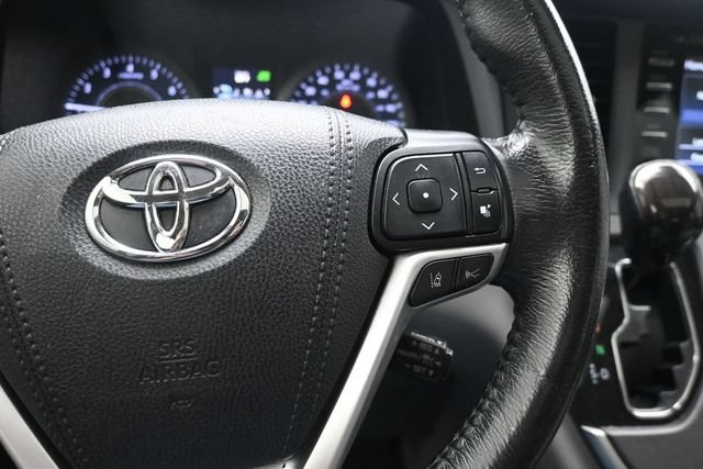 Used 2020 Toyota Sienna XLE FWD image 28