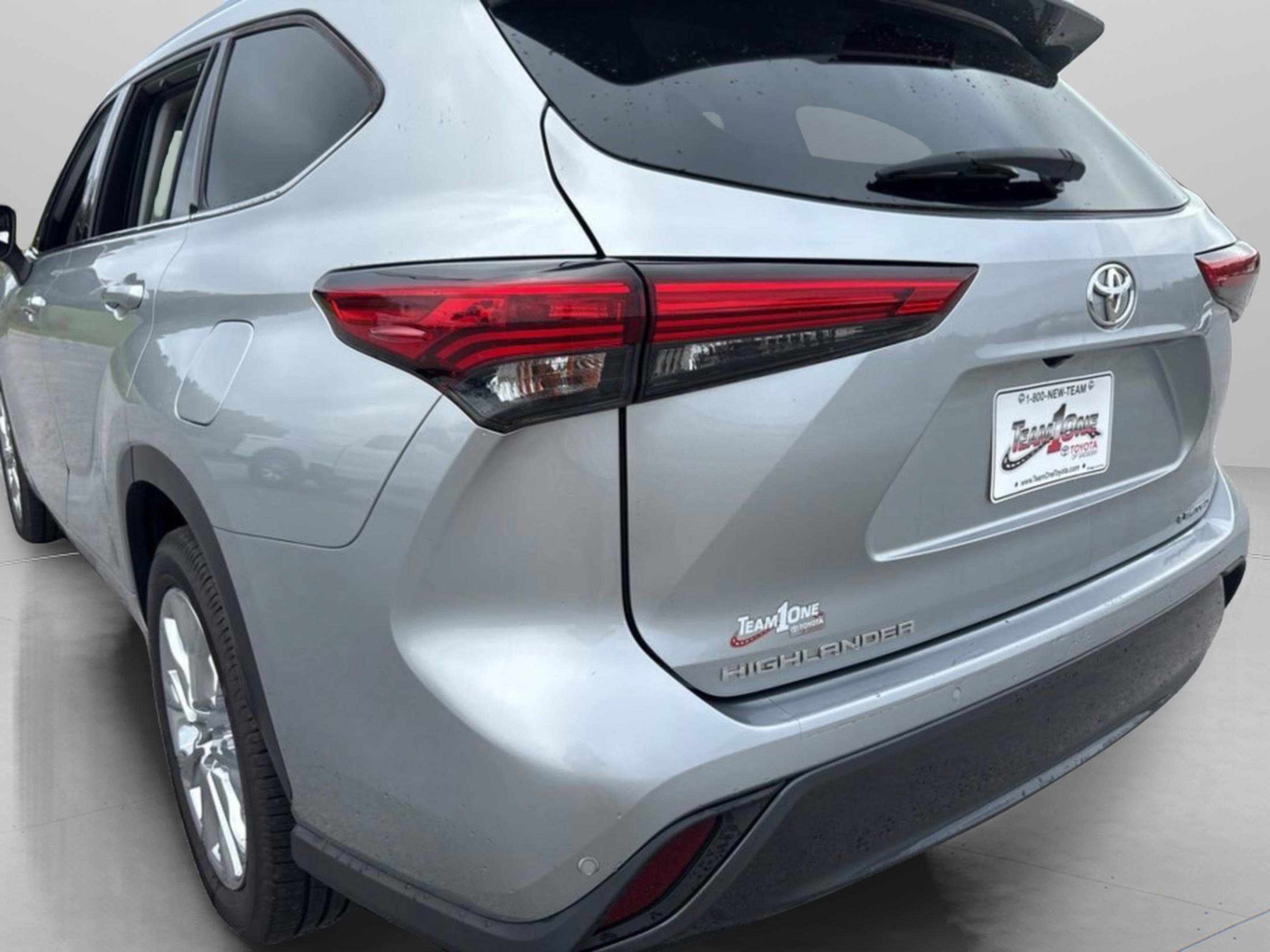 Used 2020 Toyota Highlander Limited image 8