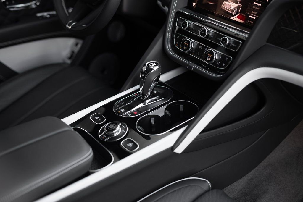 Used 2025 Bentley Bentayga AWD/4WD image 27