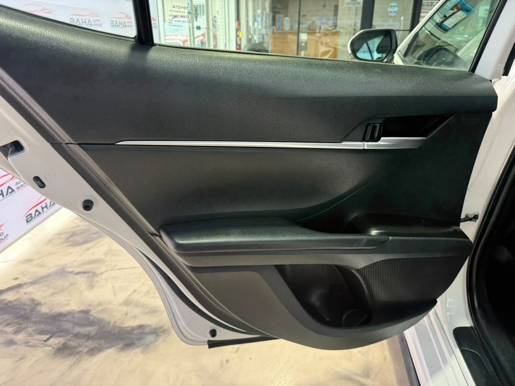 Used 2023 Toyota Camry SE FWD image 11